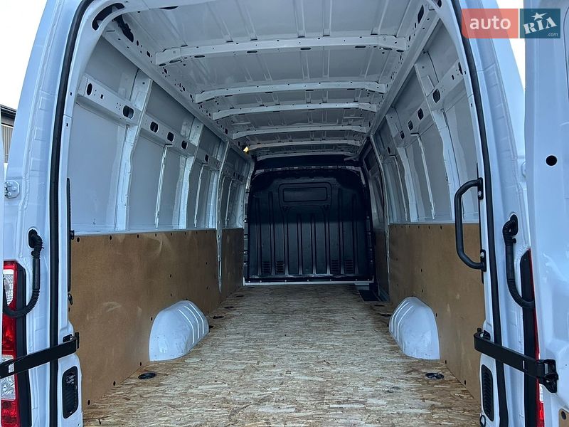 Вантажний фургон Renault Master 2022 в Хусті