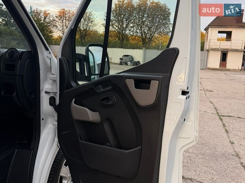 Евакуатор Renault Master 2017 в Рівному