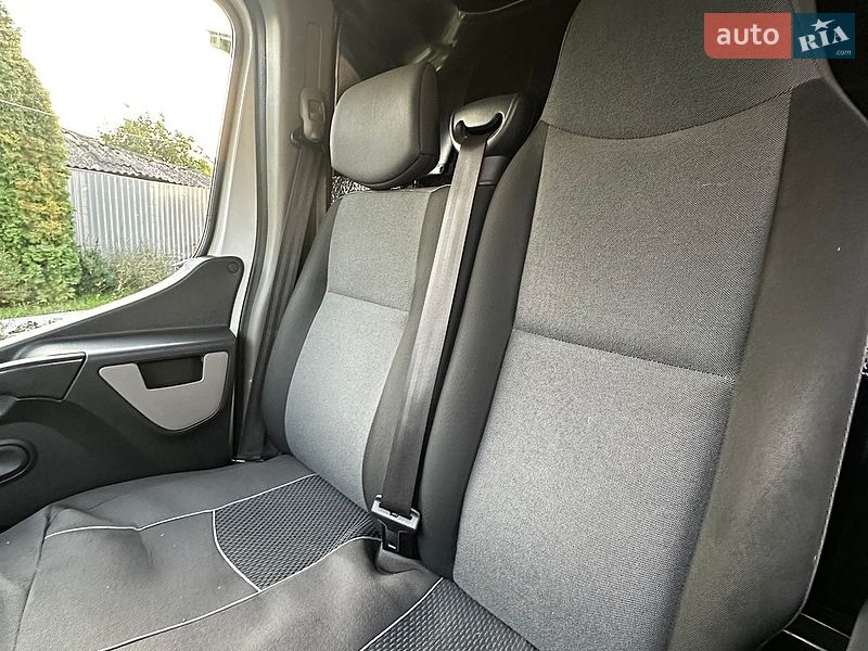 Вантажний фургон Renault Master 2016 в Могилів-Подільському