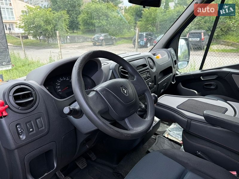 Евакуатор Renault Master 2016 в Львові