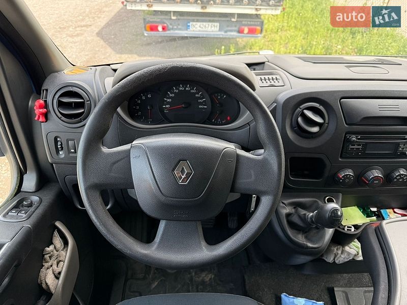 Евакуатор Renault Master 2016 в Львові