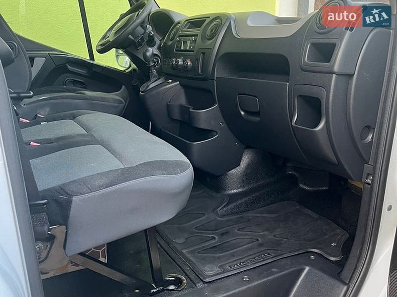 Грузовой фургон Renault Master 2016 в Жовкве