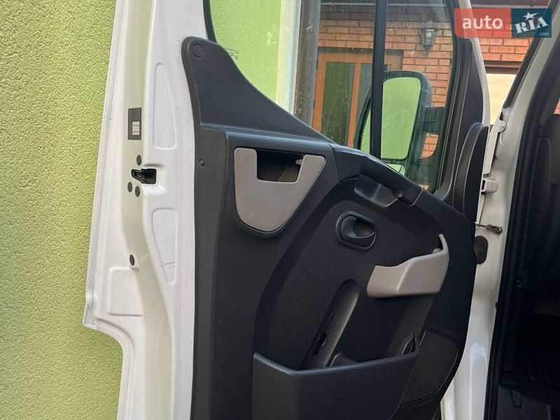 Грузовой фургон Renault Master 2016 в Жовкве