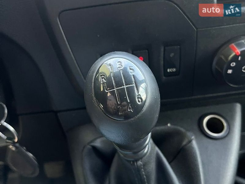 Грузовой фургон Renault Master 2016 в Жовкве