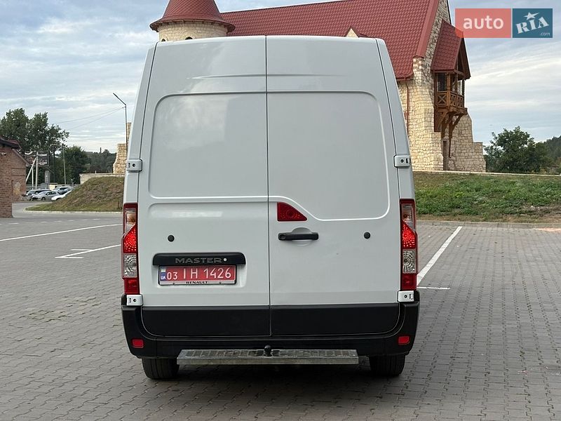 Вантажний фургон Renault Master 2015 в Тернополі