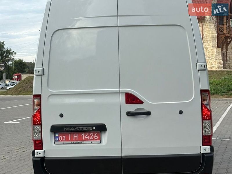 Вантажний фургон Renault Master 2015 в Тернополі
