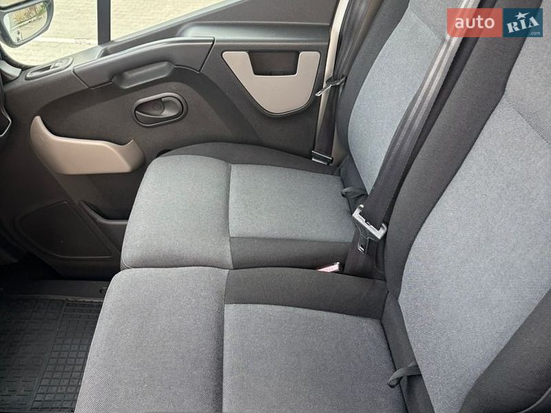 Вантажний фургон Renault Master 2015 в Тернополі