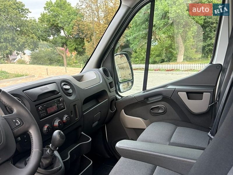 Вантажний фургон Renault Master 2015 в Тернополі