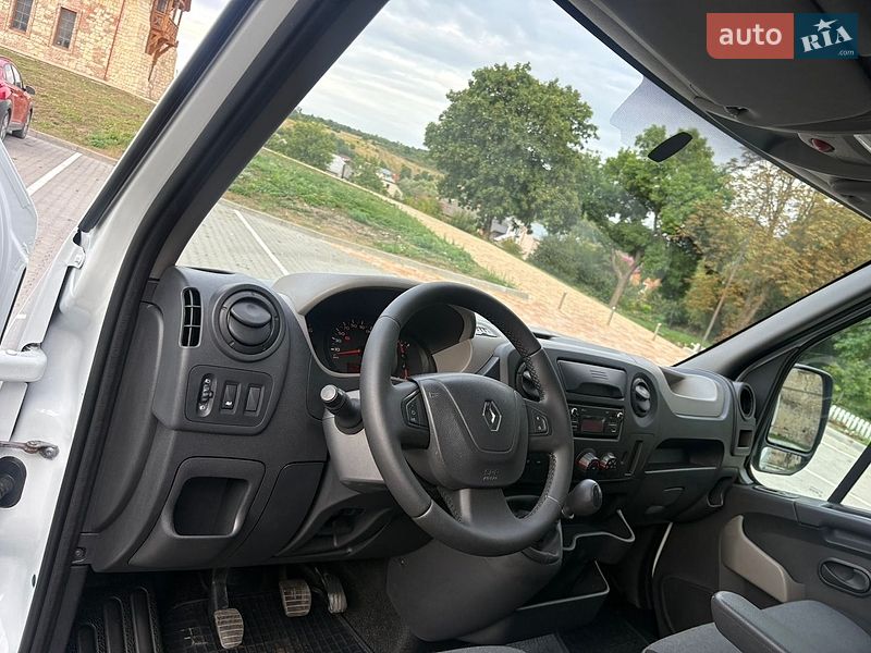 Вантажний фургон Renault Master 2015 в Тернополі