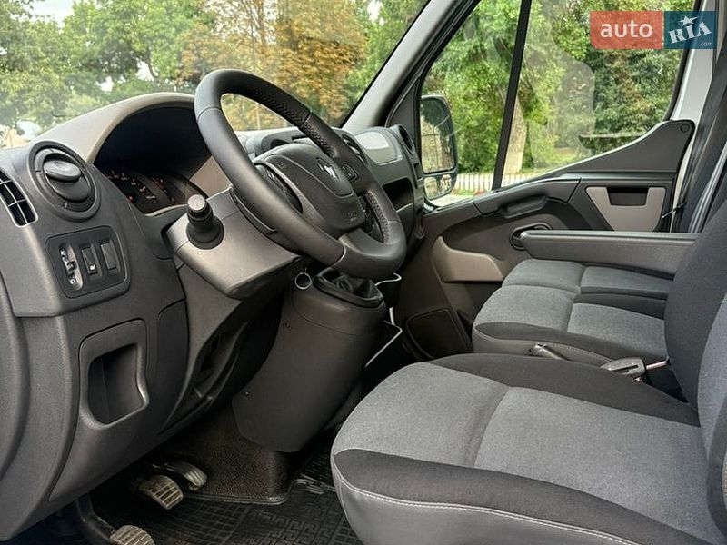 Вантажний фургон Renault Master 2015 в Тернополі