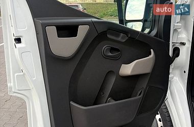 Вантажний фургон Renault Master 2015 в Тернополі