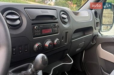 Вантажний фургон Renault Master 2015 в Тернополі