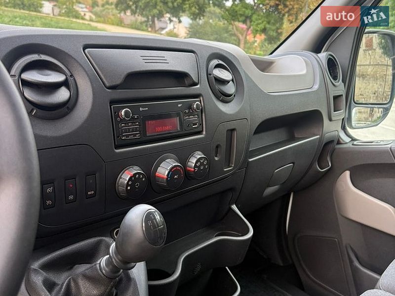 Вантажний фургон Renault Master 2015 в Тернополі