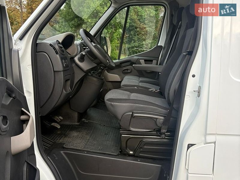 Вантажний фургон Renault Master 2015 в Тернополі