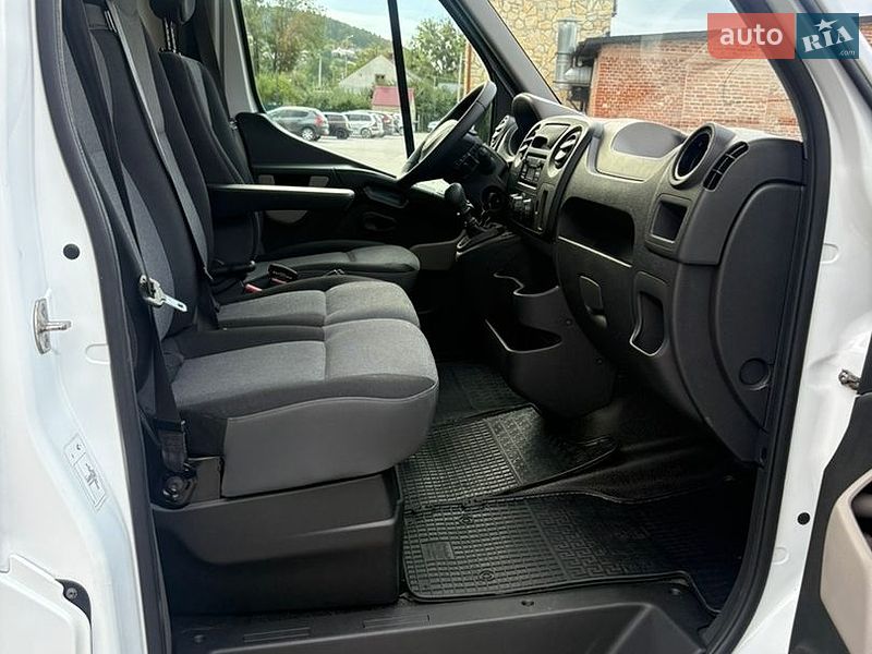 Вантажний фургон Renault Master 2015 в Тернополі