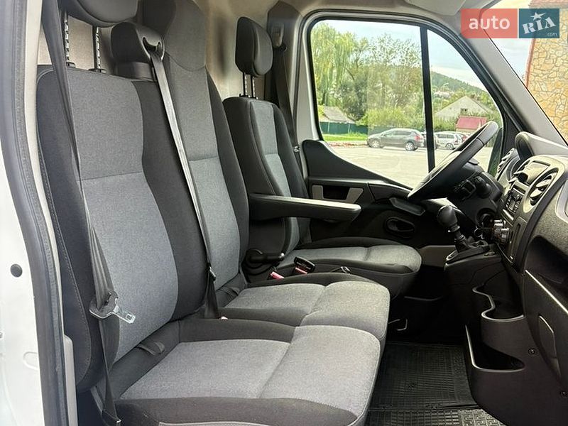 Вантажний фургон Renault Master 2015 в Тернополі