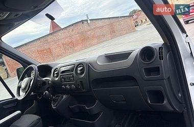 Вантажний фургон Renault Master 2015 в Тернополі