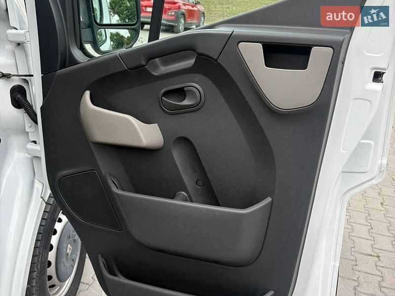 Вантажний фургон Renault Master 2015 в Тернополі