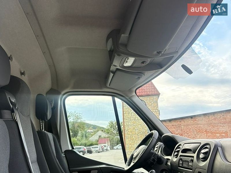 Вантажний фургон Renault Master 2015 в Тернополі