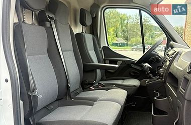 Вантажний фургон Renault Master 2015 в Тернополі
