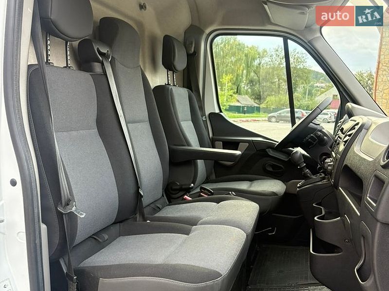 Вантажний фургон Renault Master 2015 в Тернополі