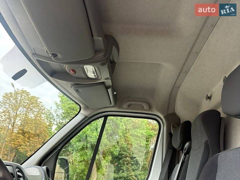 Вантажний фургон Renault Master 2015 в Тернополі