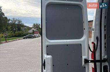 Вантажний фургон Renault Master 2015 в Тернополі