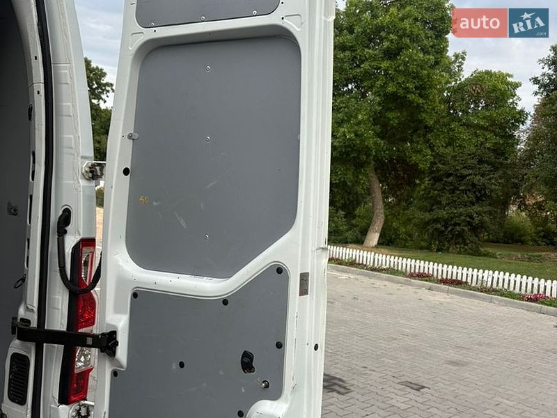 Вантажний фургон Renault Master 2015 в Тернополі