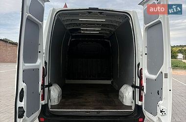 Вантажний фургон Renault Master 2015 в Тернополі