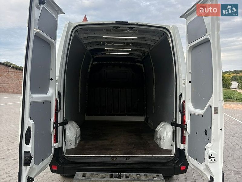 Вантажний фургон Renault Master 2015 в Тернополі