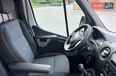 Вантажний фургон Renault Master 2015 в Тернополі