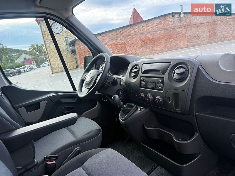 Вантажний фургон Renault Master 2015 в Тернополі