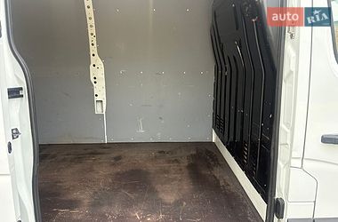 Вантажний фургон Renault Master 2015 в Тернополі