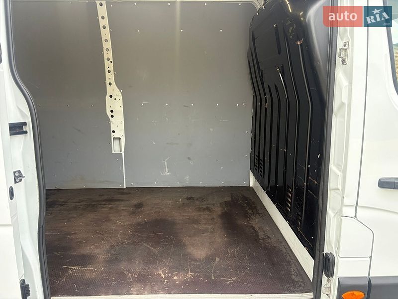 Вантажний фургон Renault Master 2015 в Тернополі