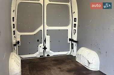 Вантажний фургон Renault Master 2015 в Тернополі