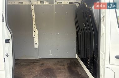 Вантажний фургон Renault Master 2015 в Тернополі