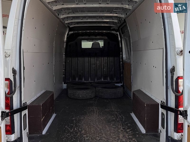 Вантажний фургон Renault Master 2015 в Львові