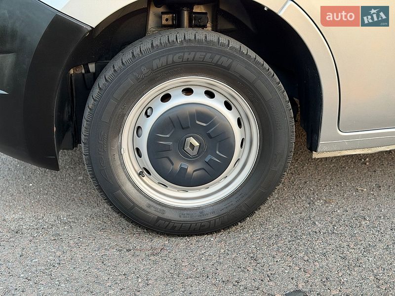 Вантажопасажирський фургон Renault Master 2015 в Дубні