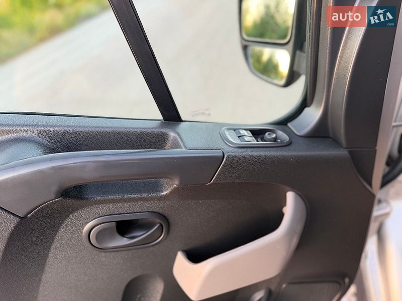 Вантажопасажирський фургон Renault Master 2015 в Дубні