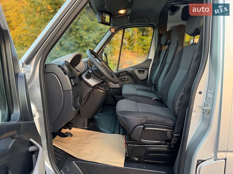 Вантажопасажирський фургон Renault Master 2015 в Дубні