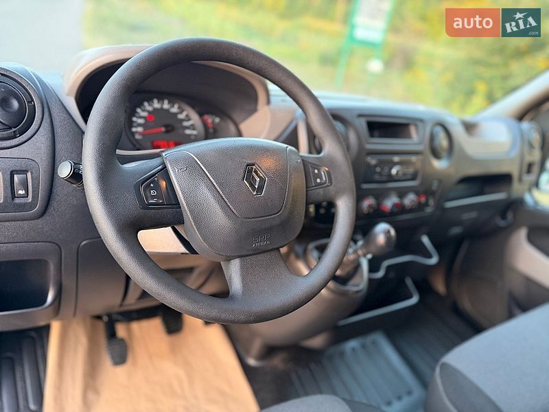 Вантажопасажирський фургон Renault Master 2015 в Дубні