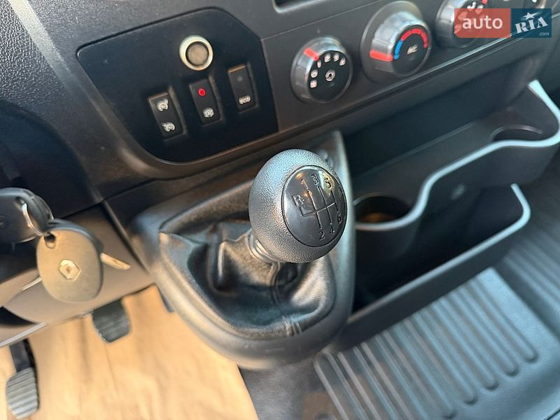 Вантажопасажирський фургон Renault Master 2015 в Дубні
