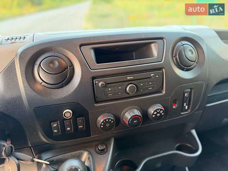 Вантажопасажирський фургон Renault Master 2015 в Дубні