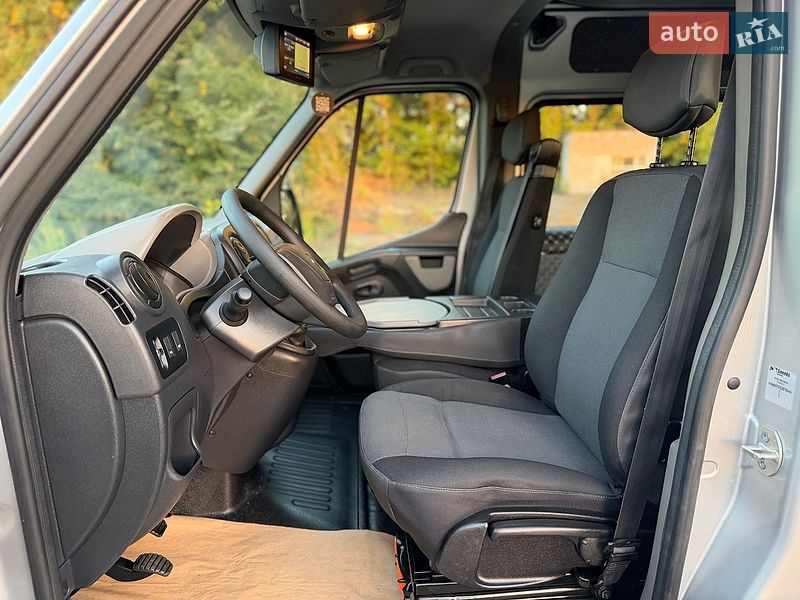 Вантажопасажирський фургон Renault Master 2015 в Дубні