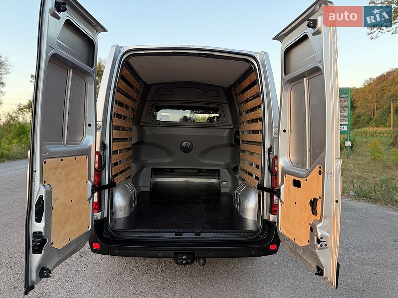 Вантажопасажирський фургон Renault Master 2015 в Дубні