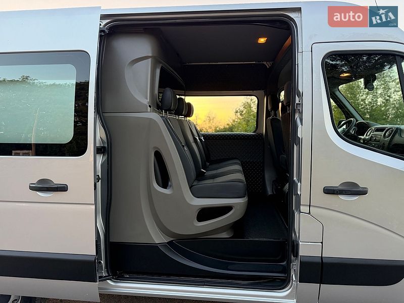 Вантажопасажирський фургон Renault Master 2015 в Дубні