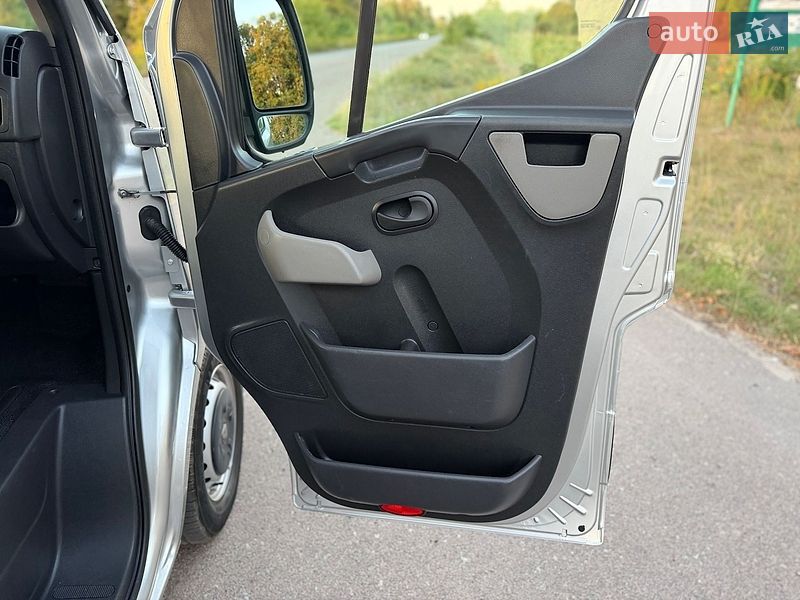 Вантажопасажирський фургон Renault Master 2015 в Дубні