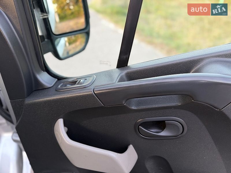Вантажопасажирський фургон Renault Master 2015 в Дубні