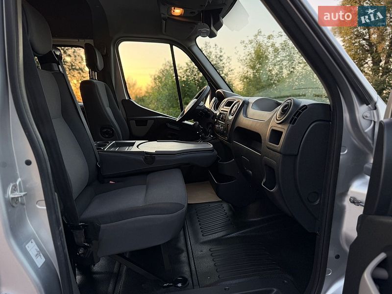 Вантажопасажирський фургон Renault Master 2015 в Дубні