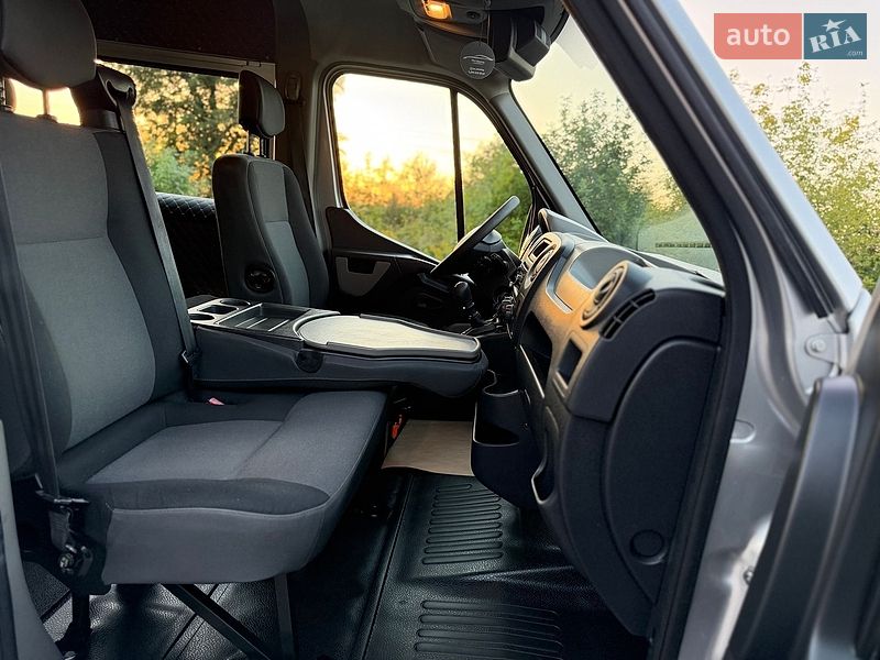 Вантажопасажирський фургон Renault Master 2015 в Дубні